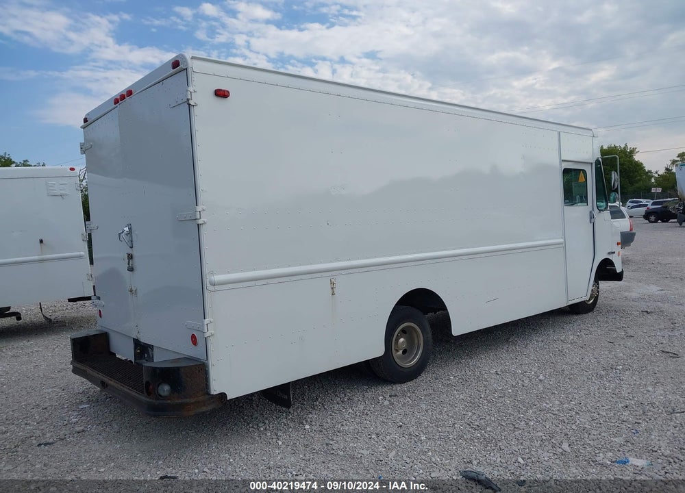 2002 WORKHORSE CUSTOM CHASSIS STEP VAN P42 VIN: 5T4HP41R323349182