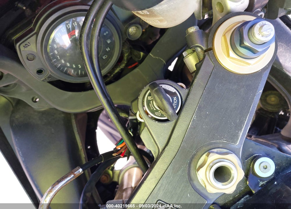 2004 SUZUKI GSX-R600 K VIN: JS1GN7CA442100751