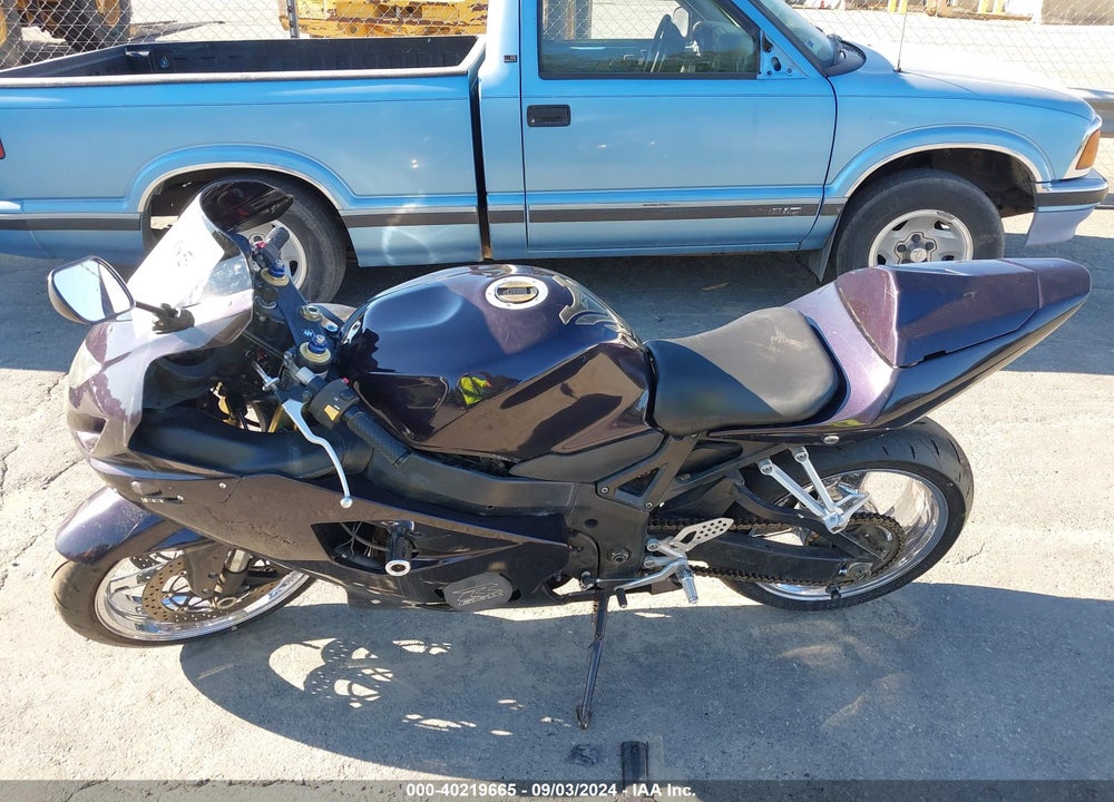 2004 SUZUKI GSX-R600 K VIN: JS1GN7CA442100751