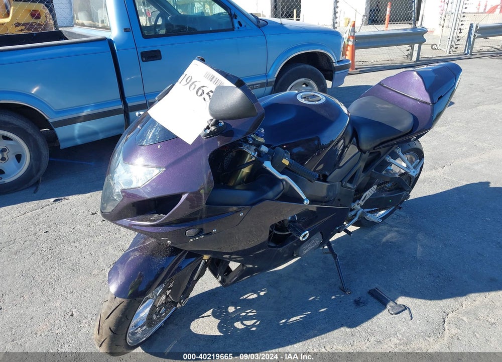 2004 SUZUKI GSX-R600 K VIN: JS1GN7CA442100751