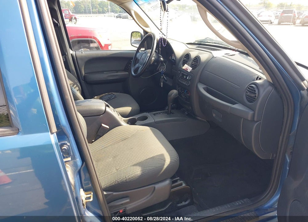 2004 JEEP LIBERTY SPORT VIN: 1J4GL48KX4W141285