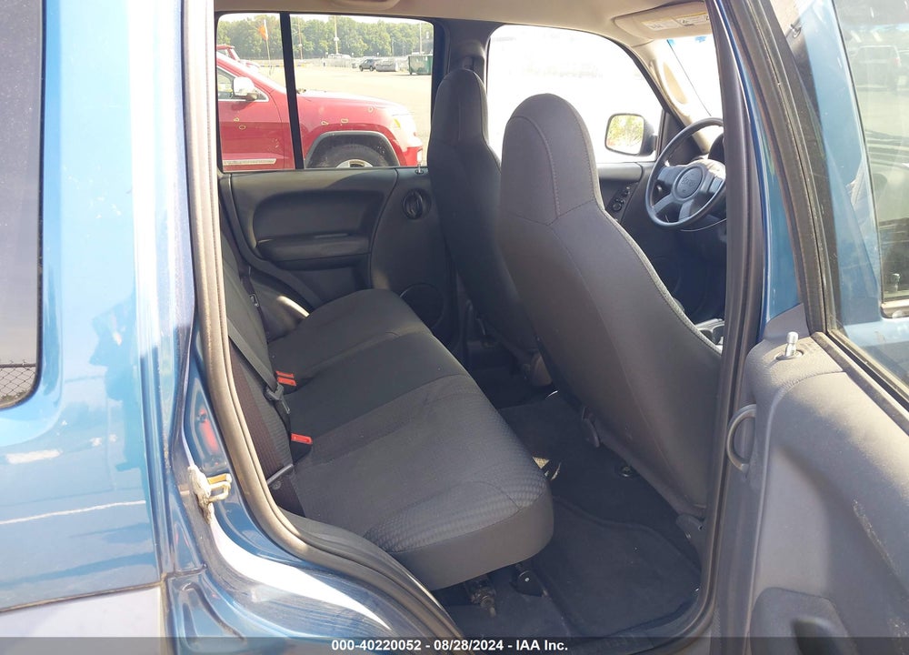 2004 JEEP LIBERTY SPORT VIN: 1J4GL48KX4W141285