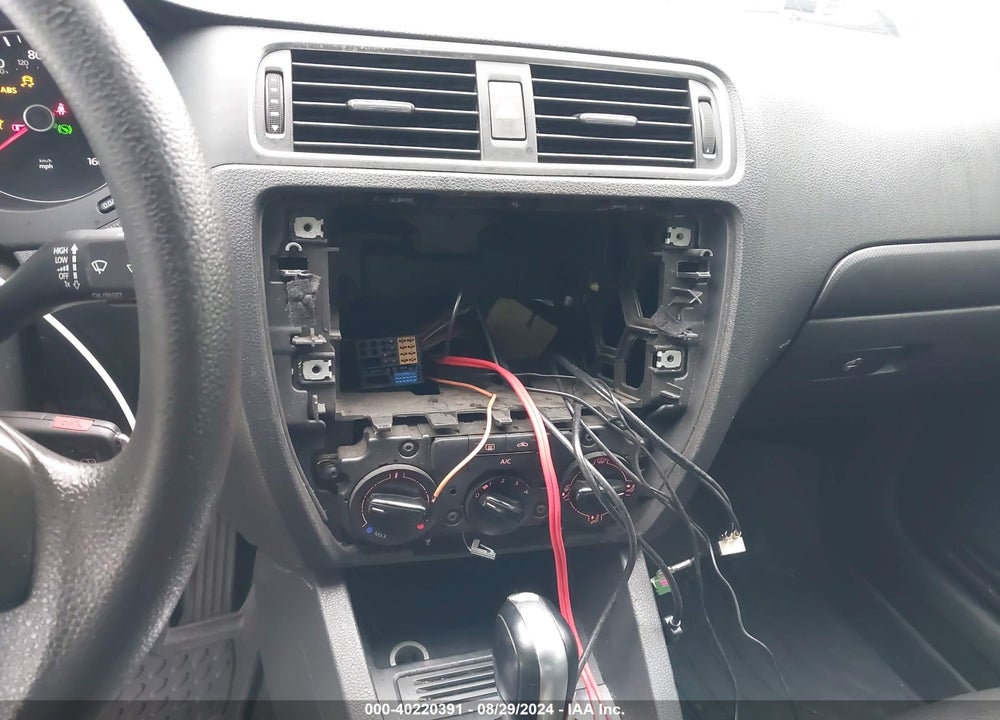 2014 VOLKSWAGEN JETTA 1.8T SE VIN: 3VWD17AJ0EM238298
