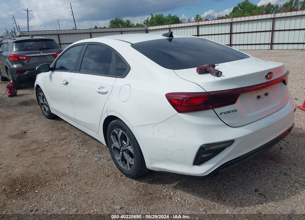 2019 KIA FORTE LXS VIN: 3KPF24AD7KE111832
