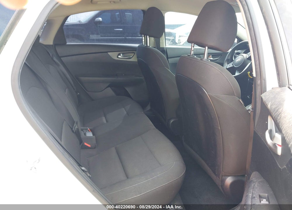 2019 KIA FORTE LXS VIN: 3KPF24AD7KE111832