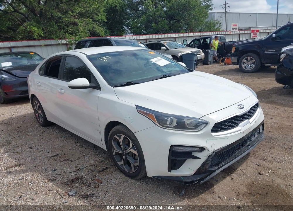 2019 KIA FORTE LXS VIN: 3KPF24AD7KE111832