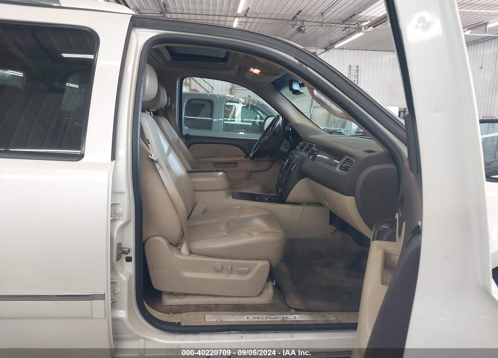 2010 GMC YUKON DENALI VIN: 1GKUKEEFXAR156599