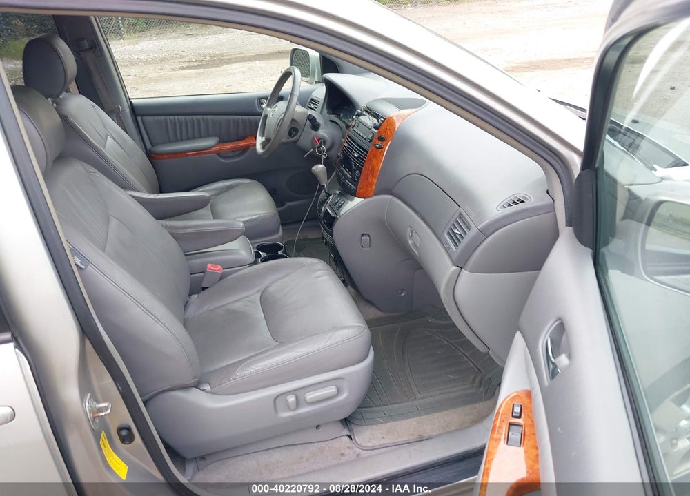 2008 TOYOTA SIENNA XLE VIN: 5TDZK22C88S165257