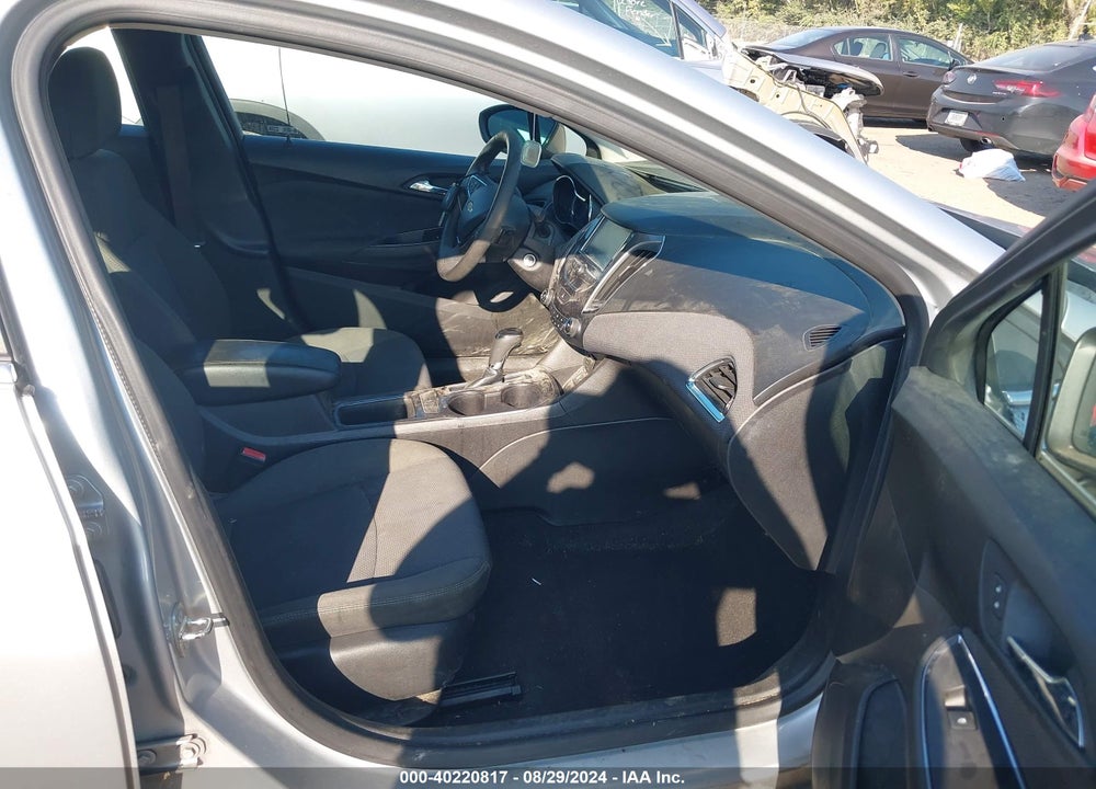 2018 CHEVROLET CRUZE LT AUTO VIN: 1G1BE5SM9J7152948