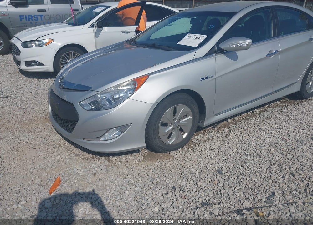 2015 HYUNDAI SONATA HYBRID VIN: KMHEC4A42FA137199
