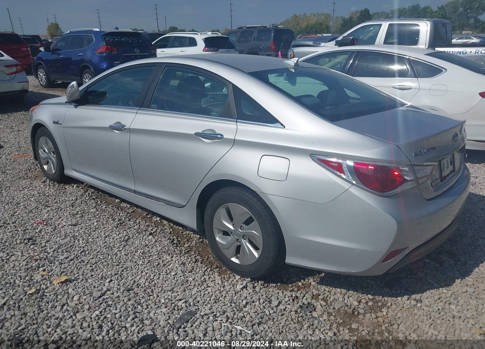 2015 HYUNDAI SONATA HYBRID VIN: KMHEC4A42FA137199