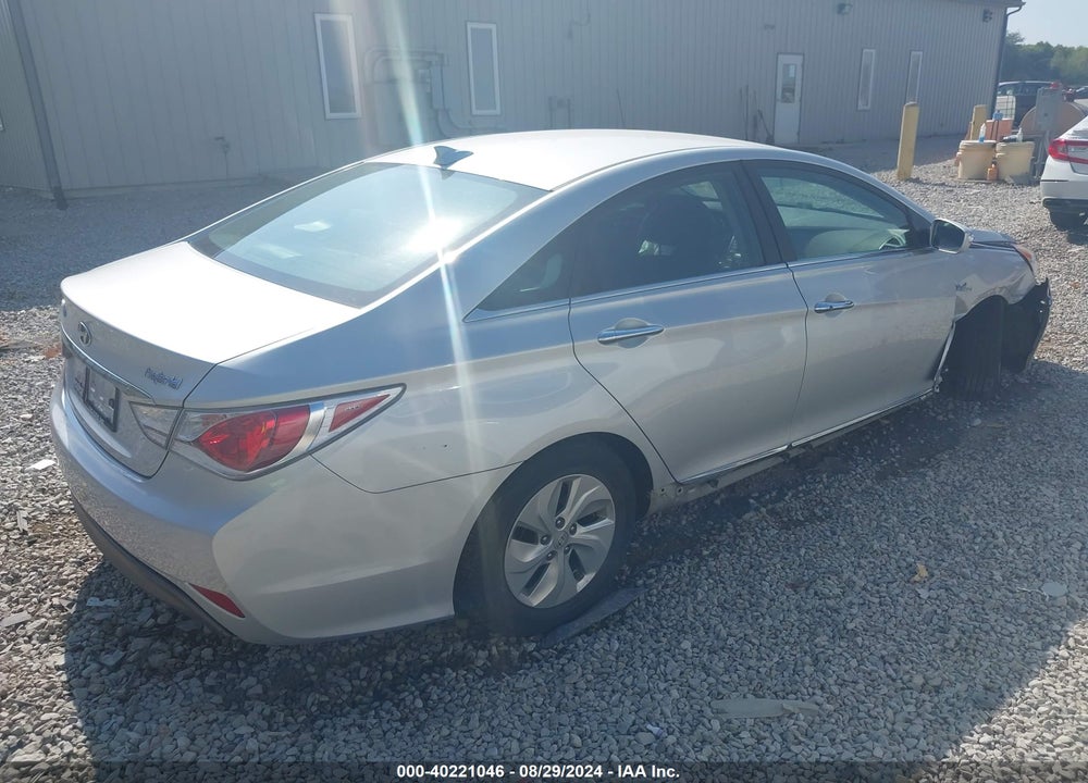 2015 HYUNDAI SONATA HYBRID VIN: KMHEC4A42FA137199