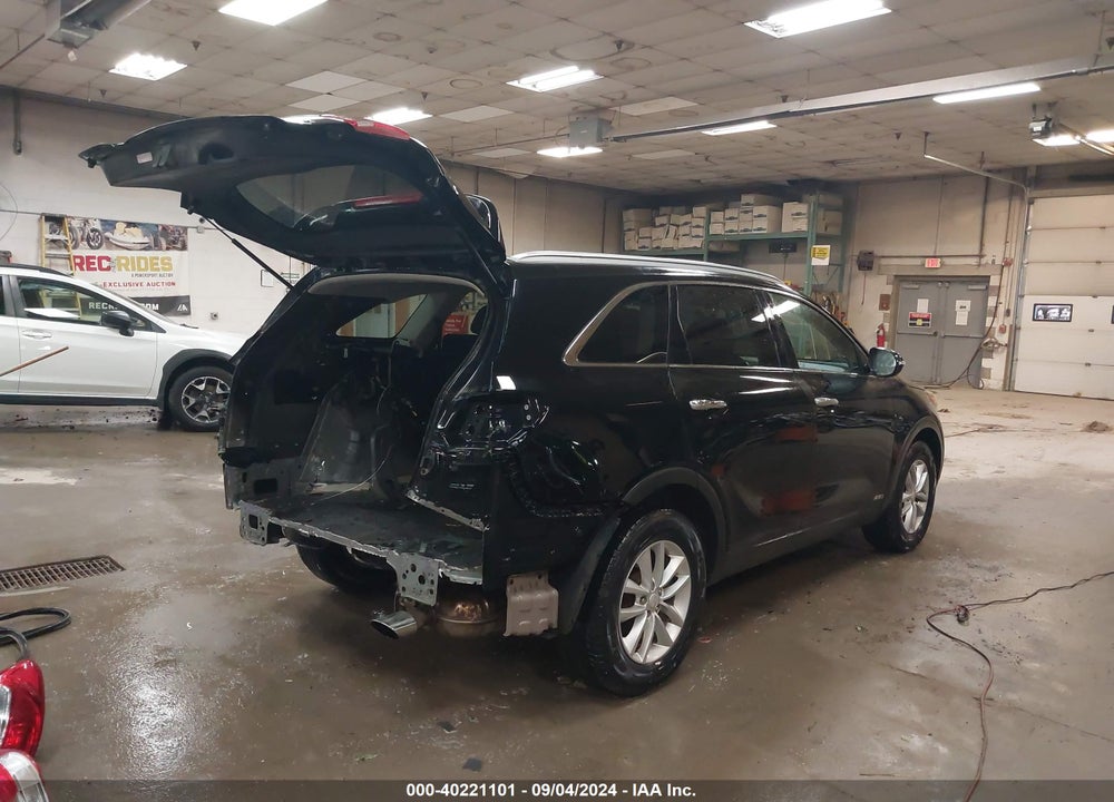 2018 KIA SORENTO 2.4L LX VIN: 5XYPGDA36JG345491