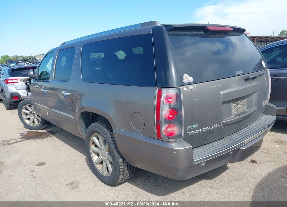 2011 GMC YUKON XL 1500 DENALI VIN: 1GKS2MEF9BR260021