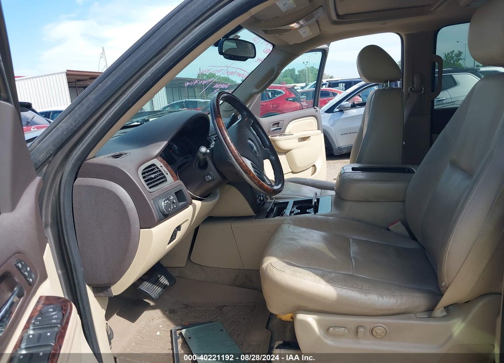 2011 GMC YUKON XL 1500 DENALI VIN: 1GKS2MEF9BR260021