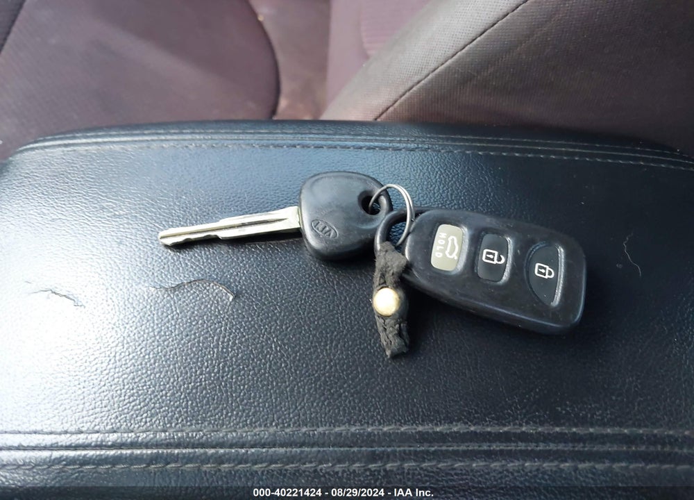 2011 KIA FORTE EX VIN: KNAFU4A21B5890291