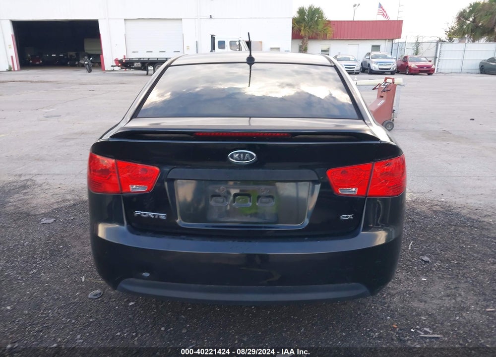 2011 KIA FORTE EX VIN: KNAFU4A21B5890291