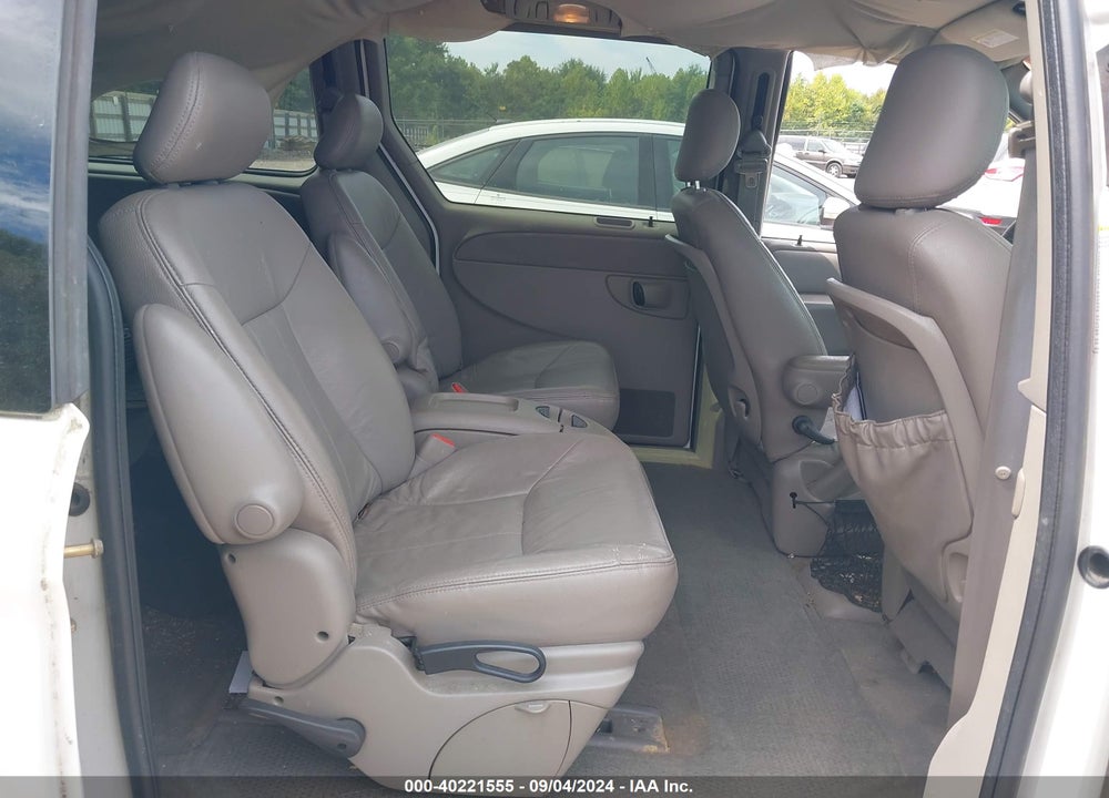 2002 CHRYSLER TOWN & COUNTRY VIN: 2C4GP54L42R657372