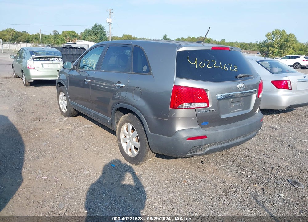 2011 KIA SORENTO LX VIN: 5XYKTCA16BG011641
