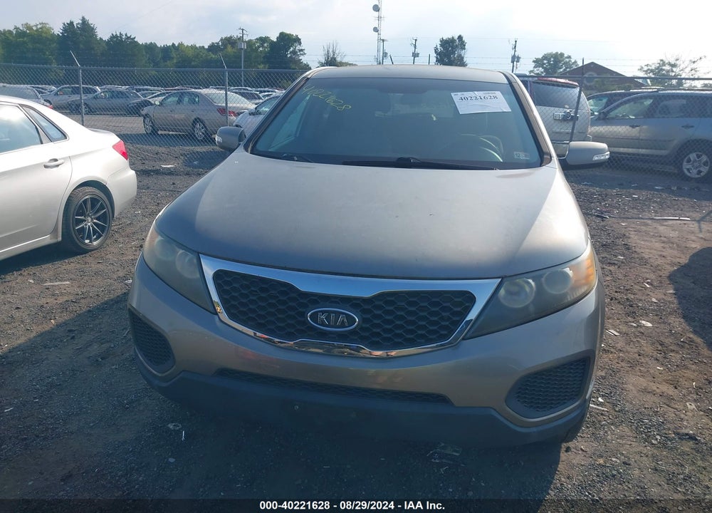 2011 KIA SORENTO LX VIN: 5XYKTCA16BG011641