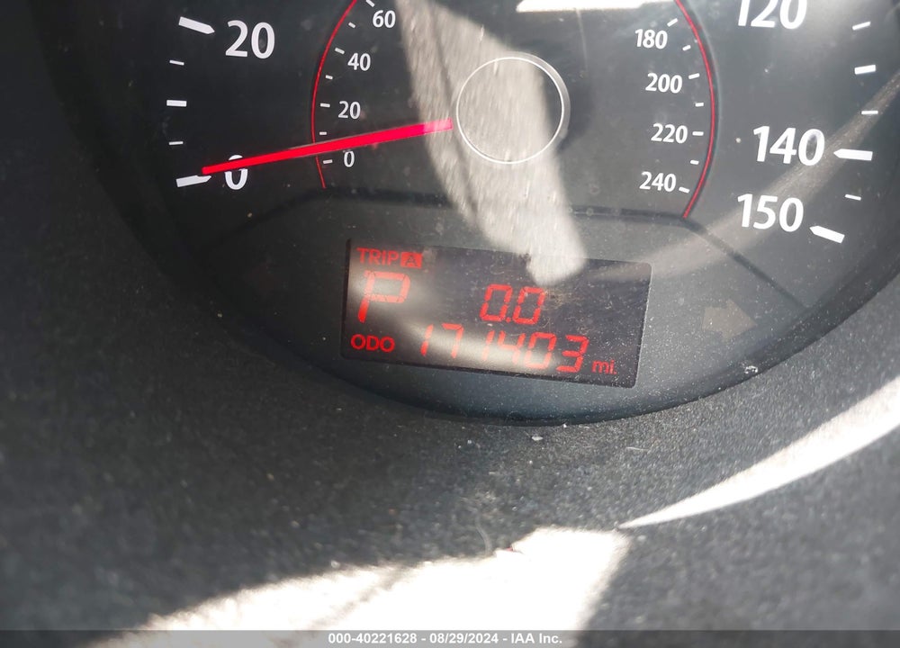 2011 KIA SORENTO LX VIN: 5XYKTCA16BG011641