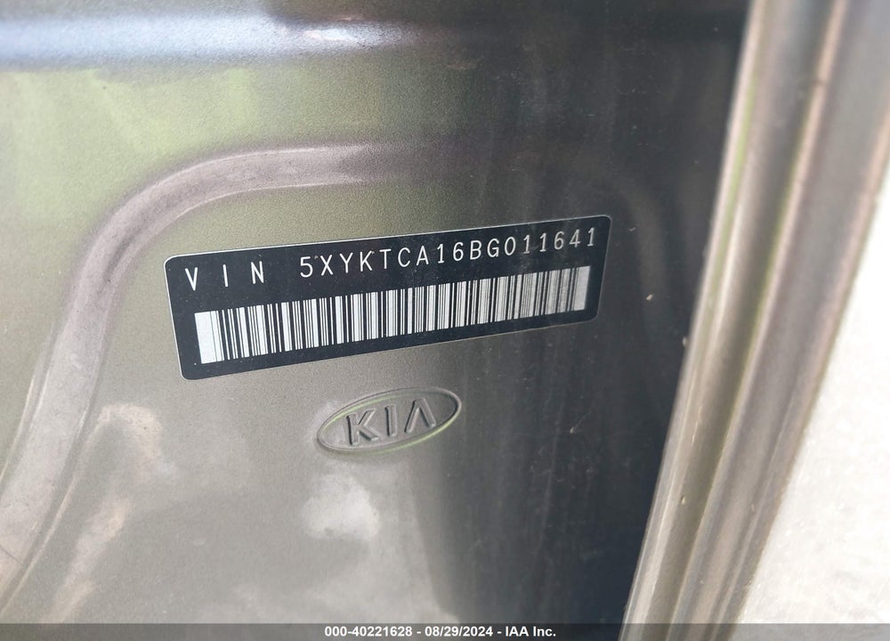 2011 KIA SORENTO LX VIN: 5XYKTCA16BG011641