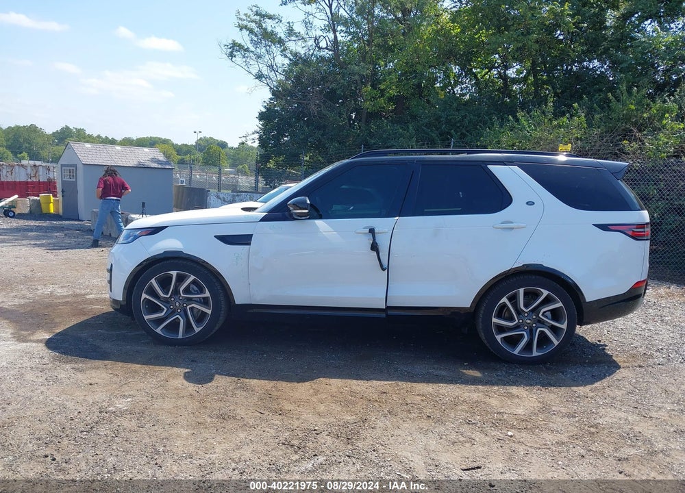 2018 LAND ROVER DISCOVERY HSE LUXURY VIN: SALRT2RVXJA060817