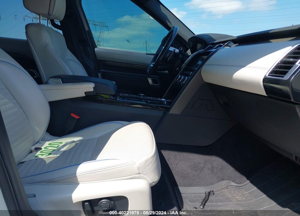 2018 LAND ROVER DISCOVERY HSE LUXURY VIN: SALRT2RVXJA060817