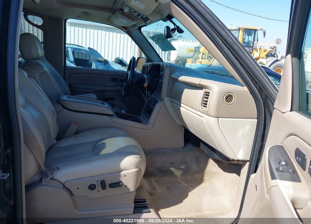 2005 CHEVROLET SUBURBAN 1500 LT VIN: 3GNEC16Z55G284440