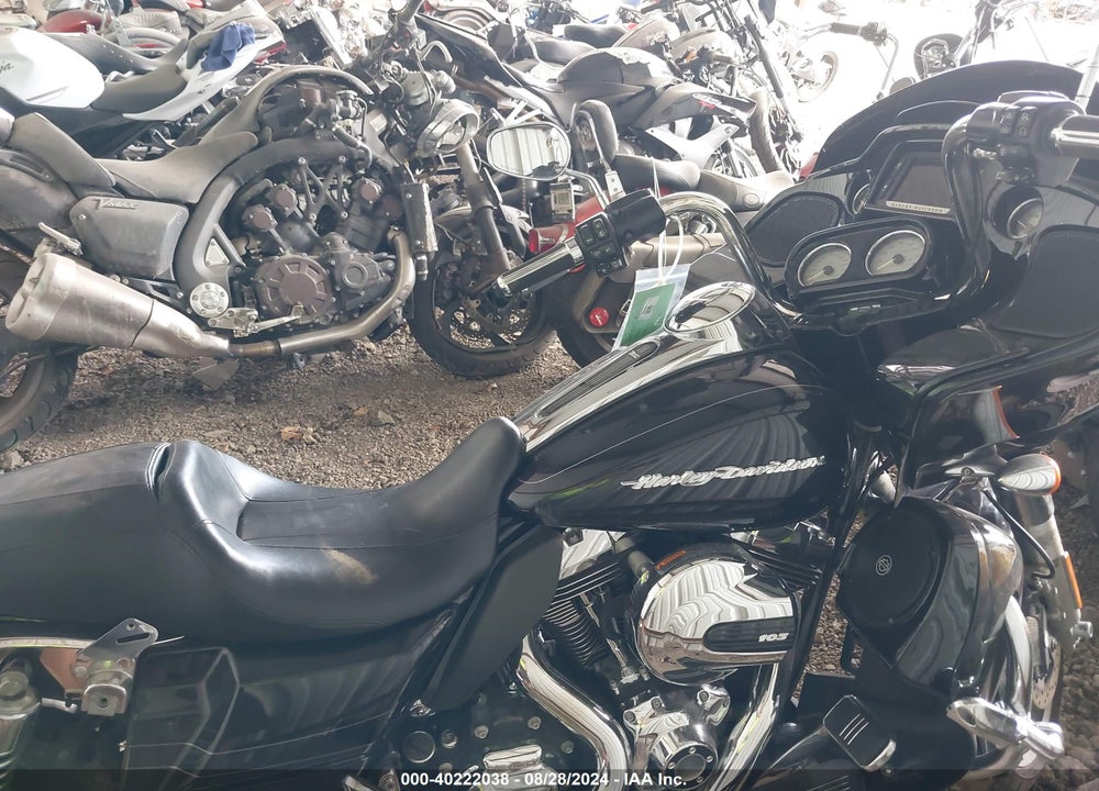 2015 HARLEY-DAVIDSON FLTRXS ROAD GLIDE SPECIAL VIN: 1HD1KTM11FB613520