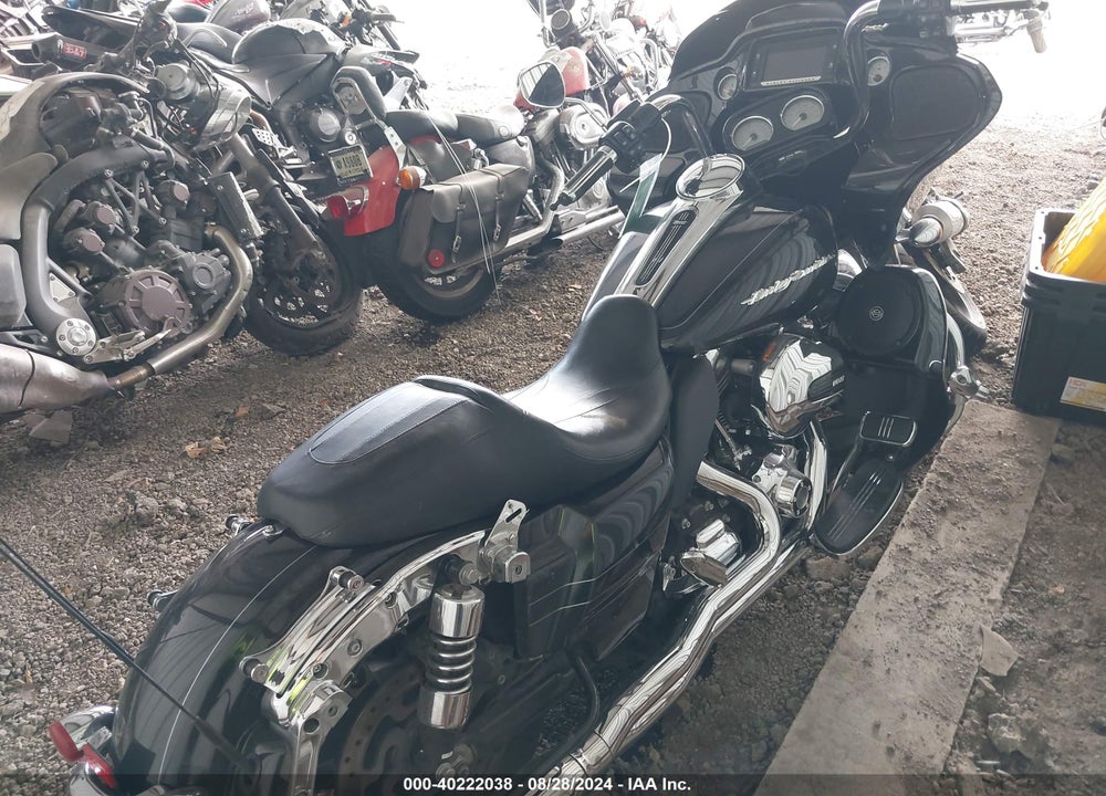 2015 HARLEY-DAVIDSON FLTRXS ROAD GLIDE SPECIAL VIN: 1HD1KTM11FB613520