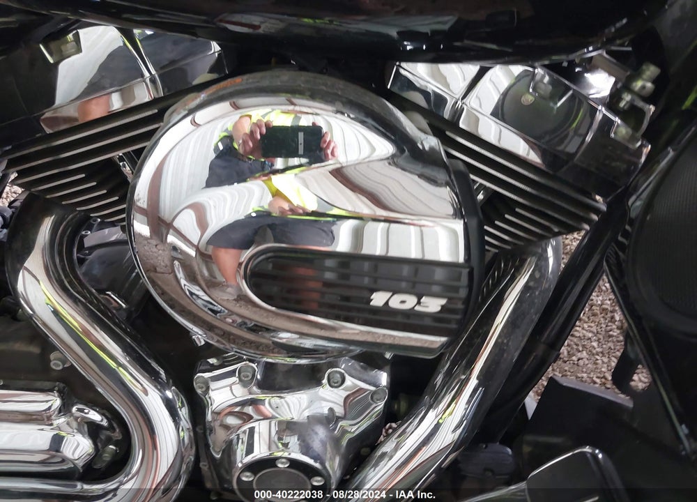 2015 HARLEY-DAVIDSON FLTRXS ROAD GLIDE SPECIAL VIN: 1HD1KTM11FB613520