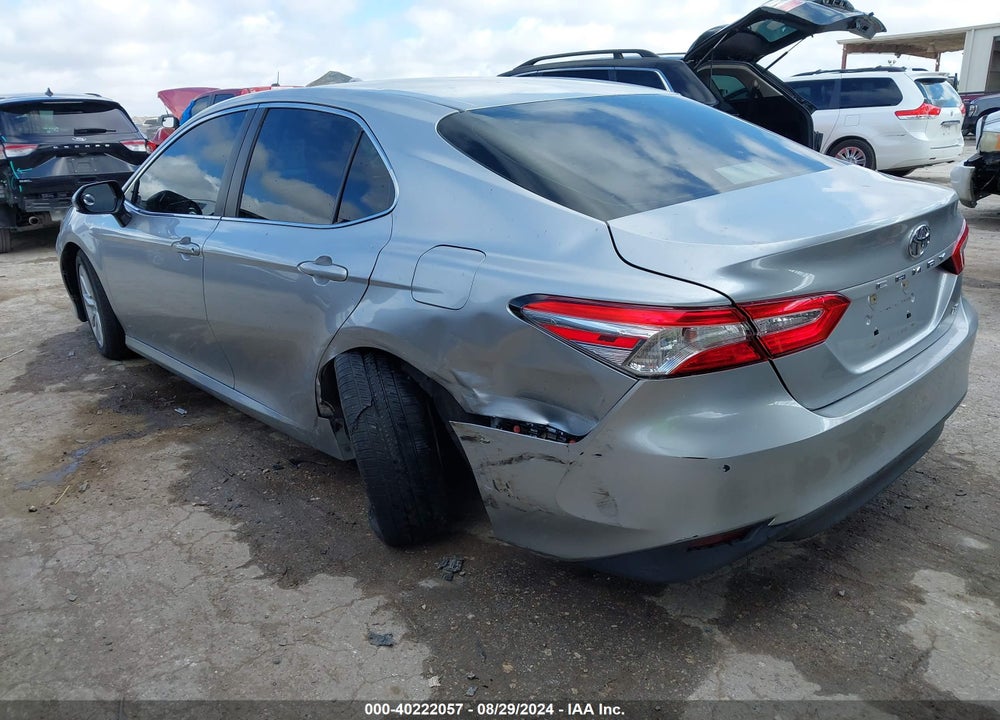 2018 TOYOTA CAMRY LE VIN: 4T1B11HK9JU076419