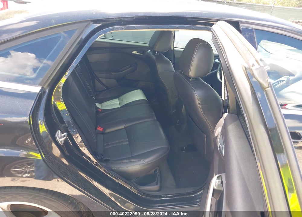 2014 FORD FOCUS TITANIUM VIN: 1FADP3J22EL236420