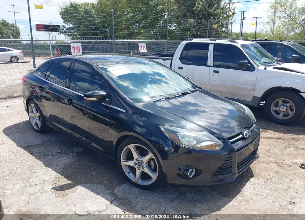 2014 FORD FOCUS TITANIUM VIN: 1FADP3J22EL236420