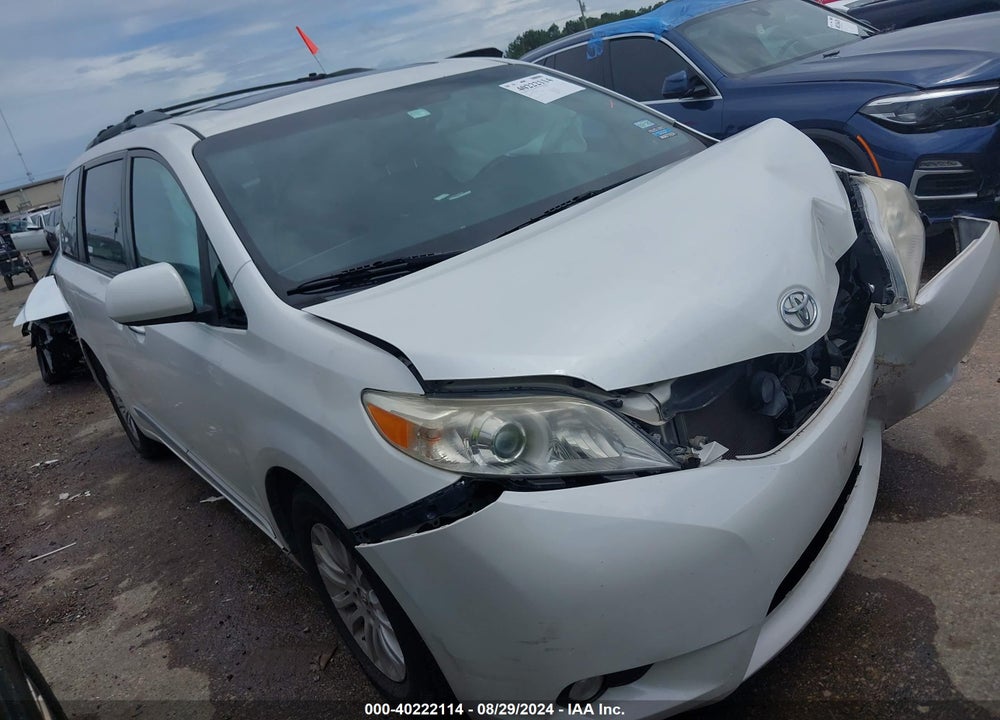 2016 TOYOTA SIENNA XLE 8 PASSENGER VIN: 5TDYK3DC0GS704953