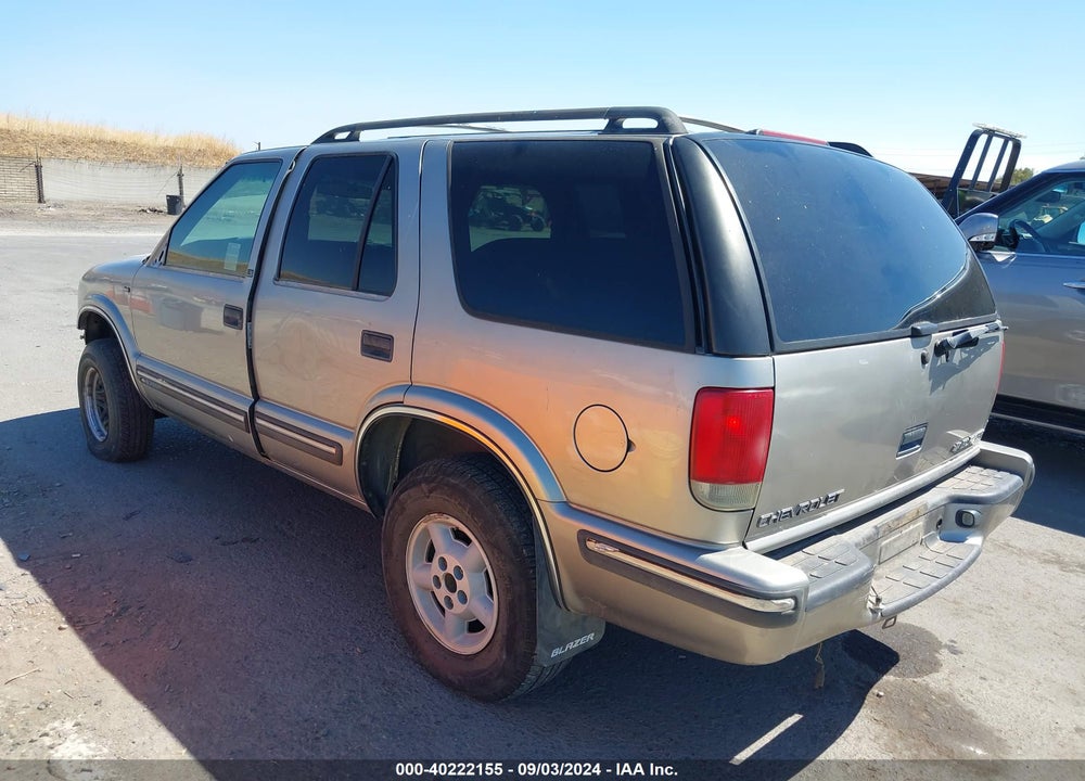 1999 CHEVROLET BLAZER LS VIN: 1GNDT13W6X2147167