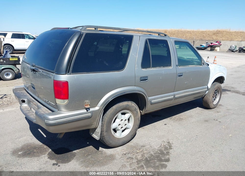 1999 CHEVROLET BLAZER LS VIN: 1GNDT13W6X2147167