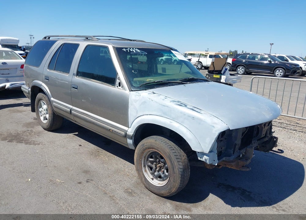 1999 CHEVROLET BLAZER LS VIN: 1GNDT13W6X2147167