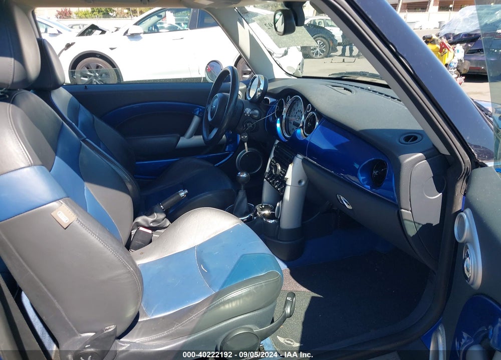 2005 MINI COOPER S VIN: WMWRE33425TD92560