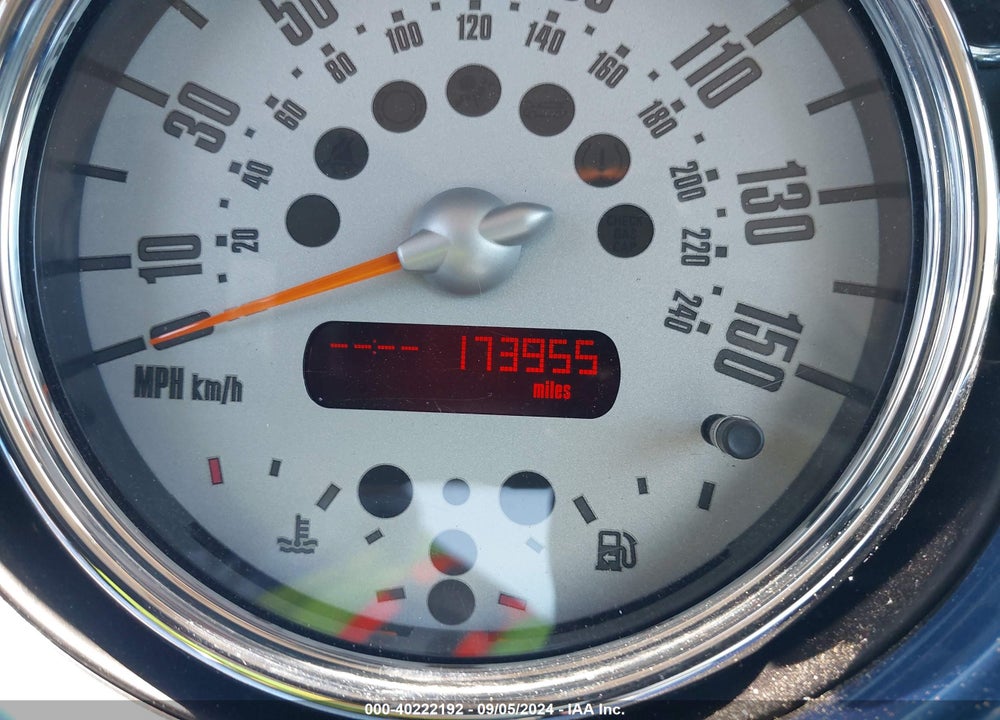 2005 MINI COOPER S VIN: WMWRE33425TD92560