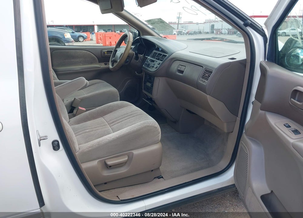 2000 TOYOTA SIENNA XLE VIN: 4T3ZF13C3YU248588