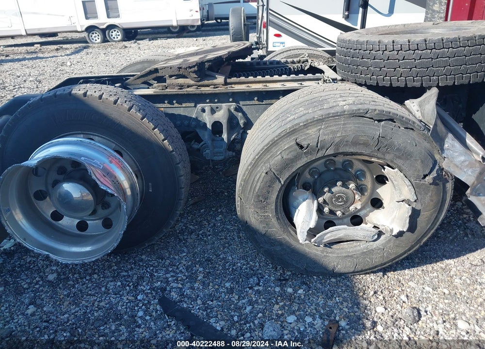 2022 KENWORTH T680 VIN: 1XKYD49X5NJ496532