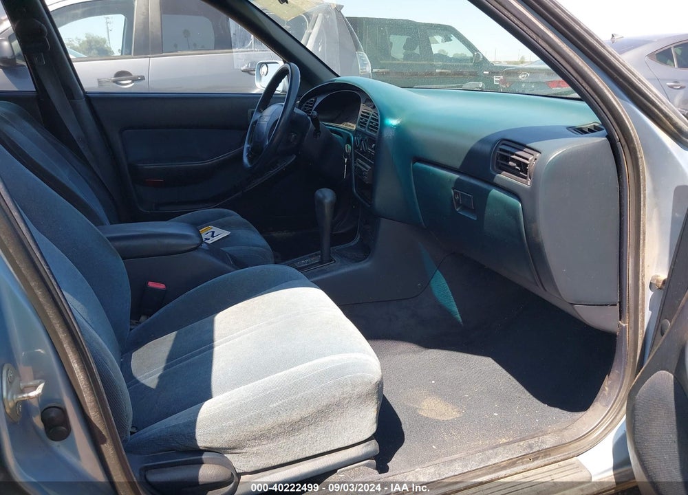 1993 TOYOTA CAMRY LE VIN: 4T1VK12W2PU048833