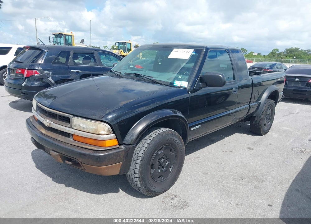 2003 CHEVROLET S-10 LS VIN: 1GCCT19X738111421