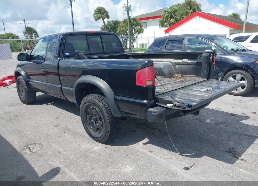 2003 CHEVROLET S-10 LS VIN: 1GCCT19X738111421
