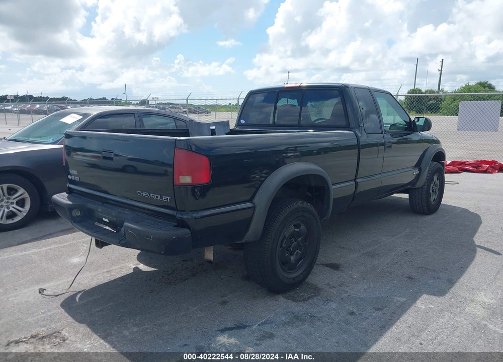 2003 CHEVROLET S-10 LS VIN: 1GCCT19X738111421