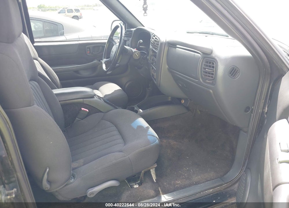 2003 CHEVROLET S-10 LS VIN: 1GCCT19X738111421