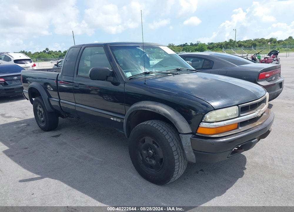 2003 CHEVROLET S-10 LS VIN: 1GCCT19X738111421