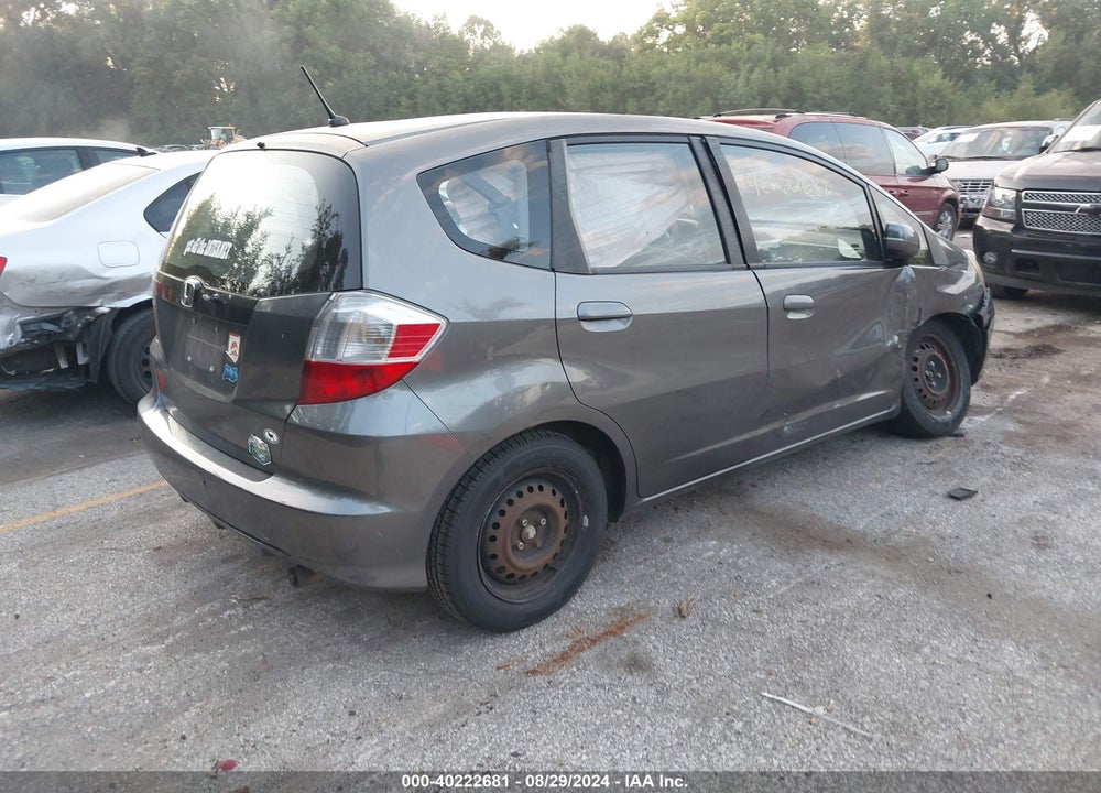 2013 HONDA FIT VIN: JHMGE8H32DC060362